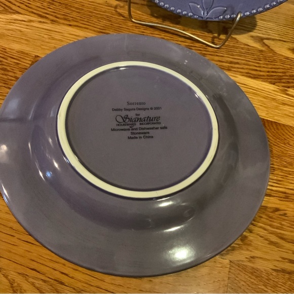 Signature Plates Dinner Sorrento Debby Segura Designs 2001 Purple Set of 2 - Picture 4 of 7